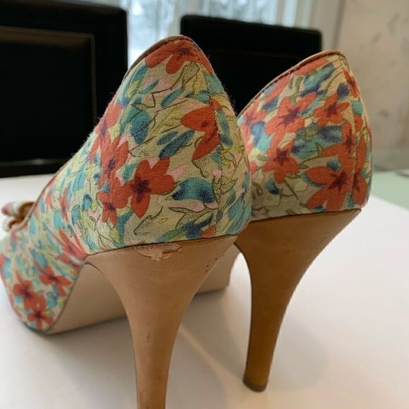 Madden girl fabric upper size 10. - Picture 6 of 8